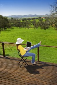Liz Raad country girl online entrepreneur